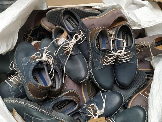 TFN Ventures Grade A used shoes and handbags warehouse photo 2
