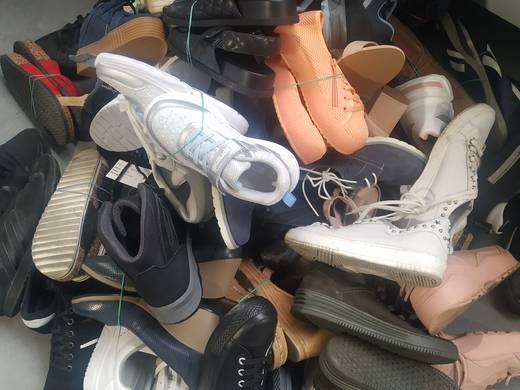 TFN Ventures Grade A used shoes and handbags warehouse photo 4