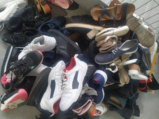 TFN Ventures Grade A used shoes and handbags warehouse photo 7
