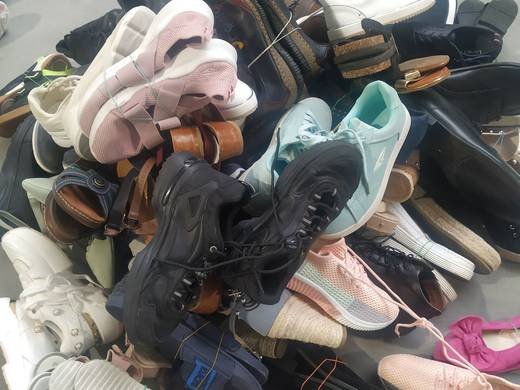 TFN Ventures Grade A used shoes and handbags warehouse photo 8
