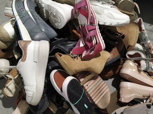 TFN Ventures Grade A used shoes and handbags warehouse photo 12