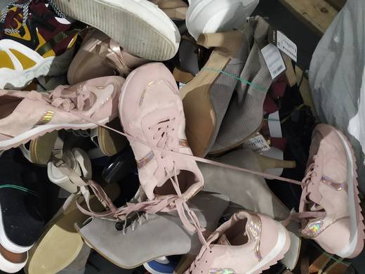 TFN Ventures Grade A used shoes and handbags warehouse photo 13