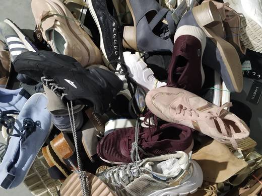 TFN Ventures Grade A used shoes and handbags warehouse photo 14