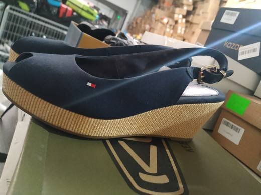 TFN Ventures Grade A used shoes and handbags warehouse photo 22