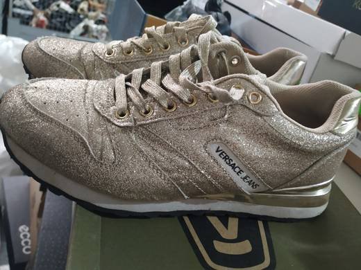 TFN Ventures Grade A used shoes and handbags warehouse photo 23
