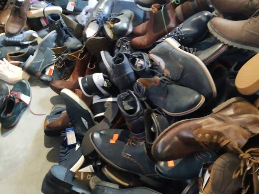 TFN Ventures Grade A used shoes and handbags warehouse photo 28