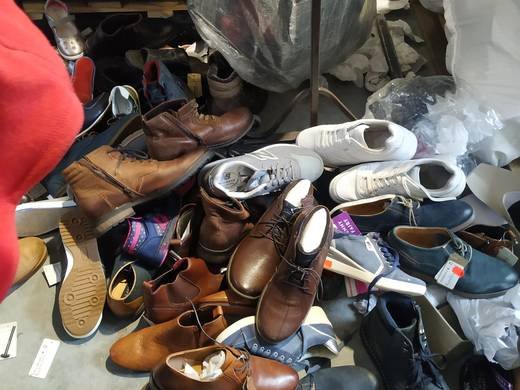 TFN Ventures Grade A used shoes and handbags warehouse photo 29