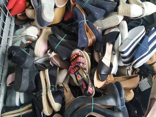 TFN Ventures Grade A used shoes and handbags warehouse photo 30